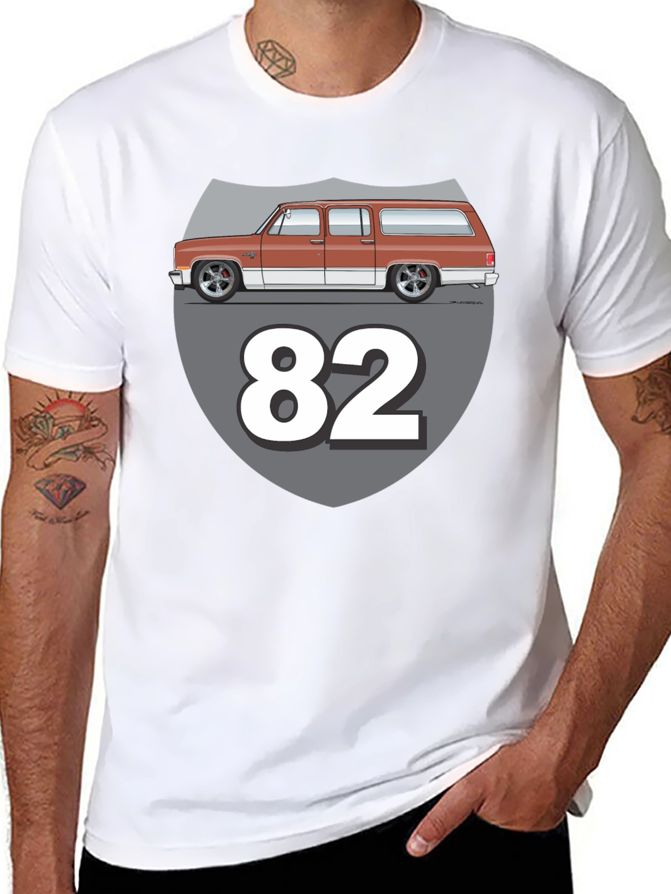 Retro 82 Car Graphic T-Shirt - Classic Design